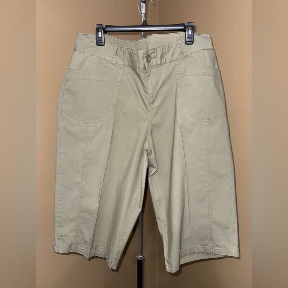 Lane Bryant Pants - LANE BRYANT Women's Tan Khaki Bermuda Shorts. Size 18.